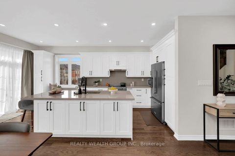 Photo 11 at 122 Dundonnell Place, Vellore Village, Vaughan