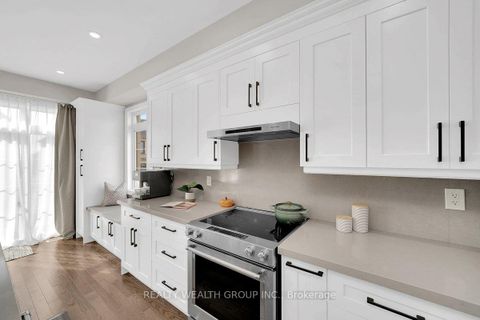 Photo 14 at 122 Dundonnell Place, Vellore Village, Vaughan