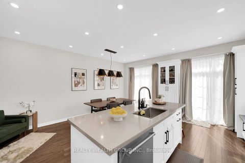 Photo 15 at 122 Dundonnell Place, Vellore Village, Vaughan