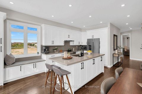 Photo 16 at 122 Dundonnell Place, Vellore Village, Vaughan