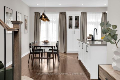 Photo 19 at 122 Dundonnell Place, Vellore Village, Vaughan