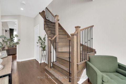 Photo 21 at 122 Dundonnell Place, Vellore Village, Vaughan