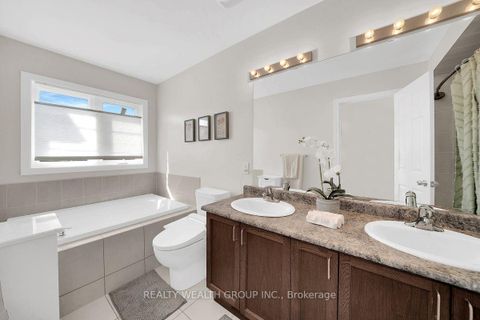 Photo 25 at 122 Dundonnell Place, Vellore Village, Vaughan