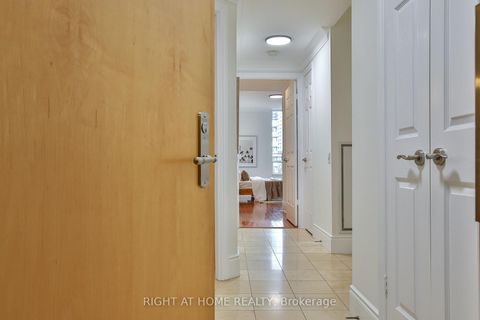 Photo 1 at 404 - 123 Eglinton Avenue E, Mount Pleasant West, Toronto