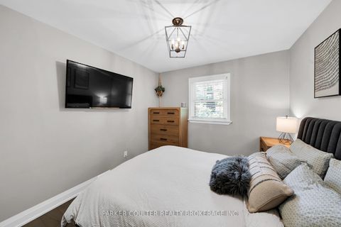 Photo 14 at 7 Oakley Park Square, Wellington, Barrie