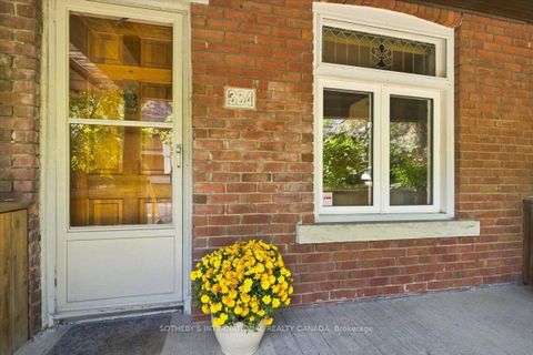 Photo 2 at 334 Albany Avenue, Casa Loma, Toronto