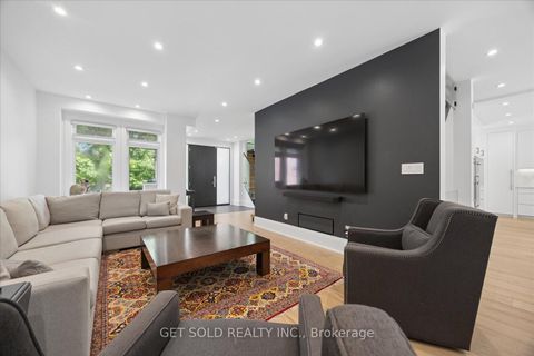 Photo 6 at 64 Spence Drive, Aurora Highlands, Aurora