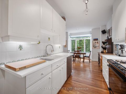 Photo 2 at 10 De Savery Crescent, Mount Pleasant West, Toronto