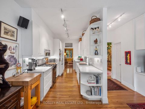 Photo 9 at 10 De Savery Crescent, Mount Pleasant West, Toronto