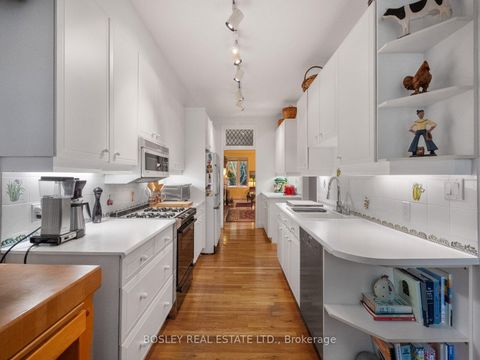 Photo 10 at 10 De Savery Crescent, Mount Pleasant West, Toronto