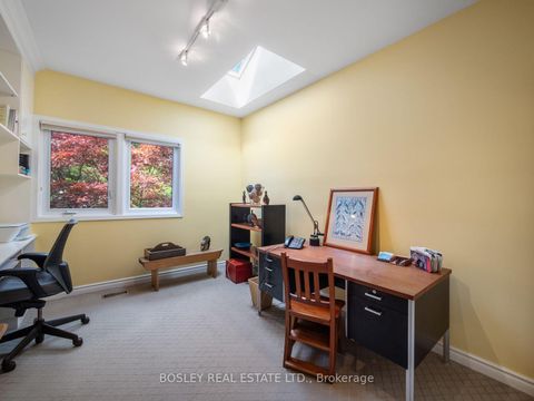 Photo 34 at 10 De Savery Crescent, Mount Pleasant West, Toronto