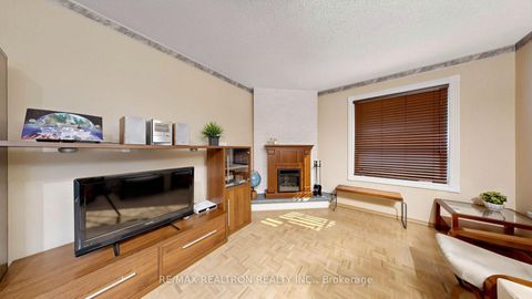 Photo 8 at 145 Campbell Avenue, Yorkhill, Vaughan