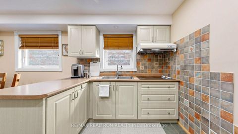 Photo 10 at 145 Campbell Avenue, Yorkhill, Vaughan
