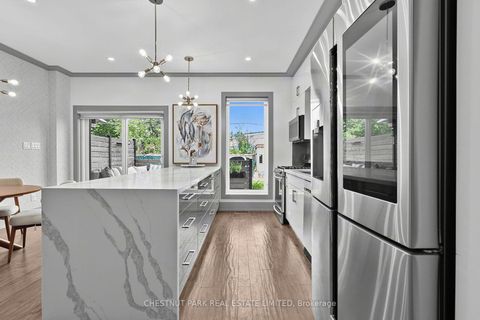 Photo 10 at 15 Nineteenth Street, New Toronto, Toronto
