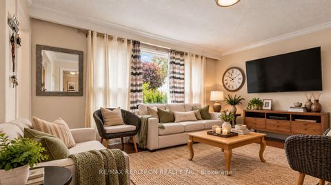 Photo 4 at 82 Ranstone Gardens, Ionview, Toronto