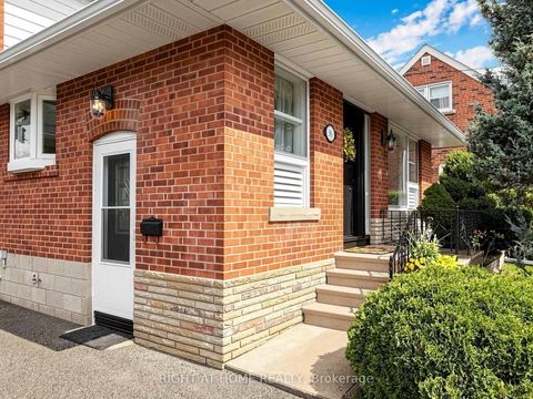 Photo 2 at 36 Joanna Drive E, Maryvale, Toronto