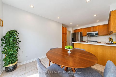 Photo 12 at 167 Humberland Drive, Oak Ridges, Richmond Hill