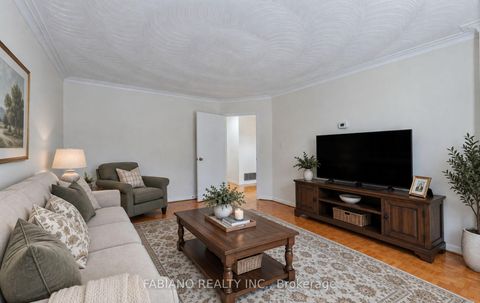 Photo 3 at 549 Gladstone Avenue, Junction, Toronto