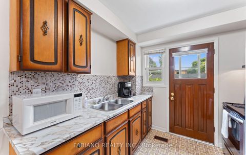 Photo 10 at 549 Gladstone Avenue, Junction, Toronto
