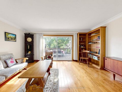 Photo 4 at 8 Ternhill Crescent, Don Mills, Toronto