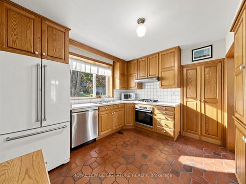 Photo 12 at 8 Ternhill Crescent, Don Mills, Toronto