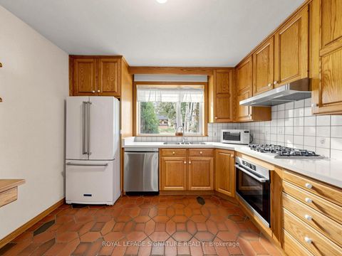 Photo 13 at 8 Ternhill Crescent, Don Mills, Toronto