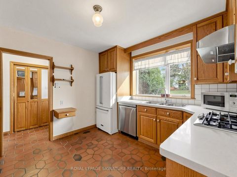 Photo 14 at 8 Ternhill Crescent, Don Mills, Toronto