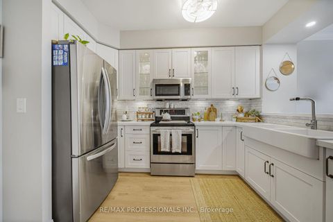 Photo 10 at 211 - 3531 Lake Shore Boulevard W, Long Branch, Toronto