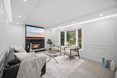 Photo 1 at 4 Simmons Crescent, Aurora Highlands, Aurora