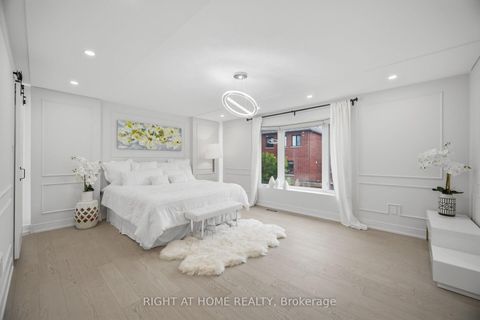 Photo 15 at 4 Simmons Crescent, Aurora Highlands, Aurora