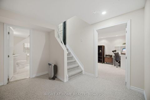 Photo 31 at 4 Simmons Crescent, Aurora Highlands, Aurora