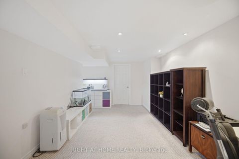 Photo 36 at 4 Simmons Crescent, Aurora Highlands, Aurora