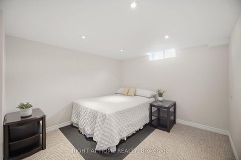 Photo 37 at 4 Simmons Crescent, Aurora Highlands, Aurora