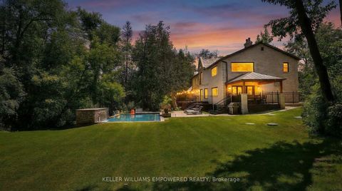 Photo 2 at 43 Woodland Acres Crescent, Rural Vaughan, Vaughan