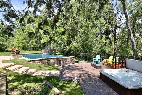 Photo 5 at 43 Woodland Acres Crescent, Rural Vaughan, Vaughan