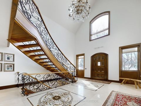 Photo 10 at 43 Woodland Acres Crescent, Rural Vaughan, Vaughan