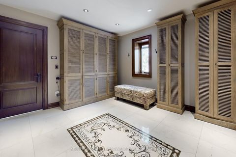 Photo 21 at 43 Woodland Acres Crescent, Rural Vaughan, Vaughan
