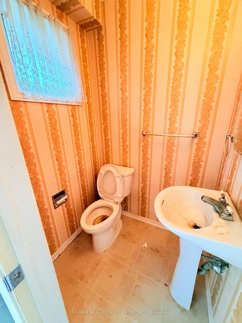Photo 2 at 1028 Bridletowne Circle, L'Amoreaux, Toronto