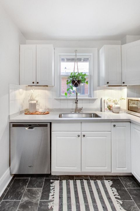 Photo 9 at 64 Wildwood Crescent, Woodbine Corridor, Toronto