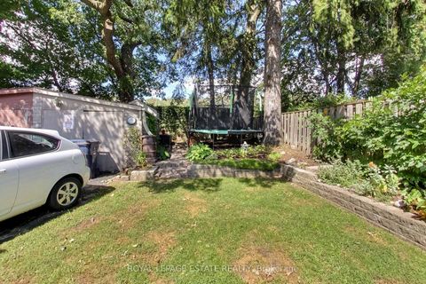 Photo 18 at 64 Wildwood Crescent, Woodbine Corridor, Toronto
