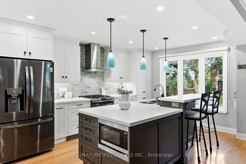Photo 12 at 38 Ballacaine Drive, Queensway, Toronto