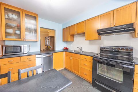 Photo 6 at 18 - 71 Old Burnhamthorpe Road, Markland Wood, Toronto