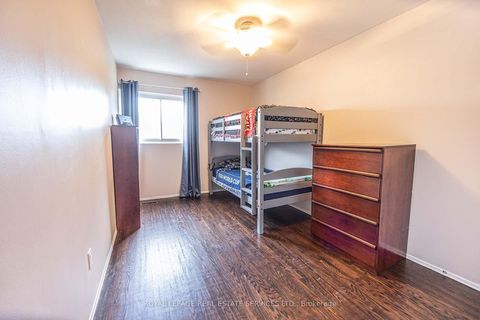 Photo 8 at 18 - 71 Old Burnhamthorpe Road, Markland Wood, Toronto