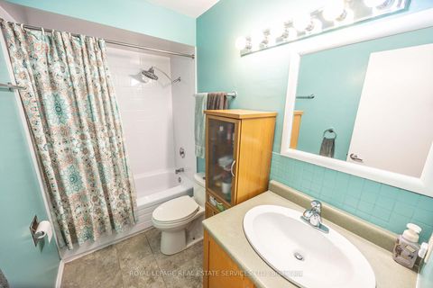 Photo 10 at 18 - 71 Old Burnhamthorpe Road, Markland Wood, Toronto