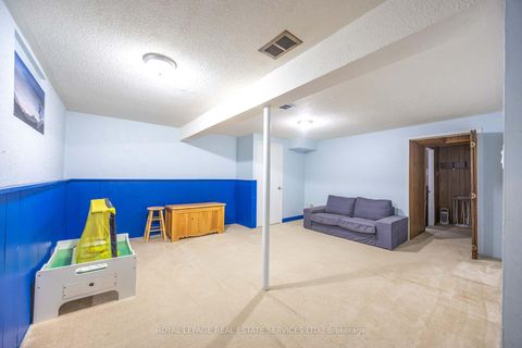 Photo 11 at 18 - 71 Old Burnhamthorpe Road, Markland Wood, Toronto