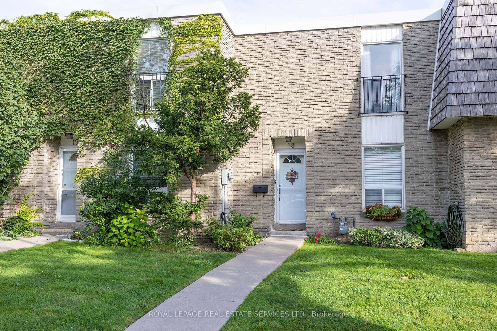 18 - 71 Old Burnhamthorpe Road, Markland Wood, Toronto photo number 2