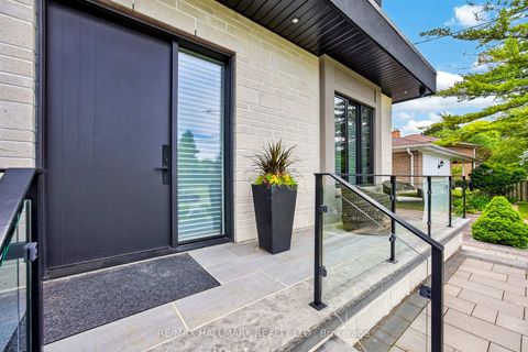 Photo 2 at 21 Allenwood Crescent, Bayview Village, Toronto