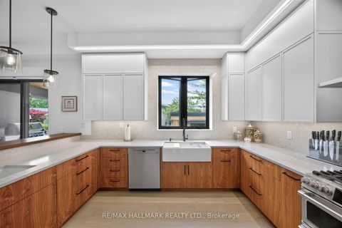 Photo 10 at 21 Allenwood Crescent, Bayview Village, Toronto