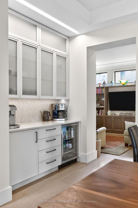 Photo 13 at 21 Allenwood Crescent, Bayview Village, Toronto