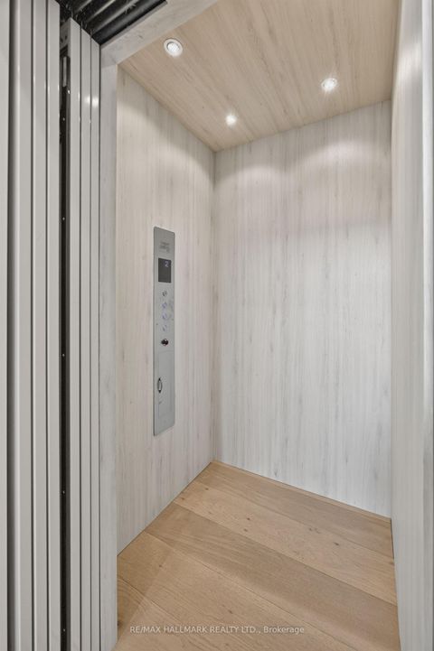 Photo 20 at 21 Allenwood Crescent, Bayview Village, Toronto